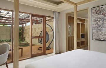 The Ritz-Carlton Jakarta, Mega Kuningan